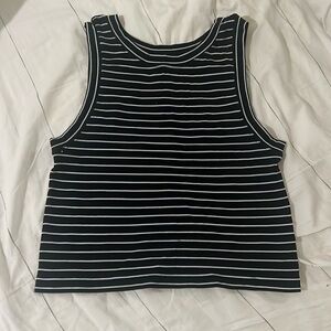 Strip black and white crop top
